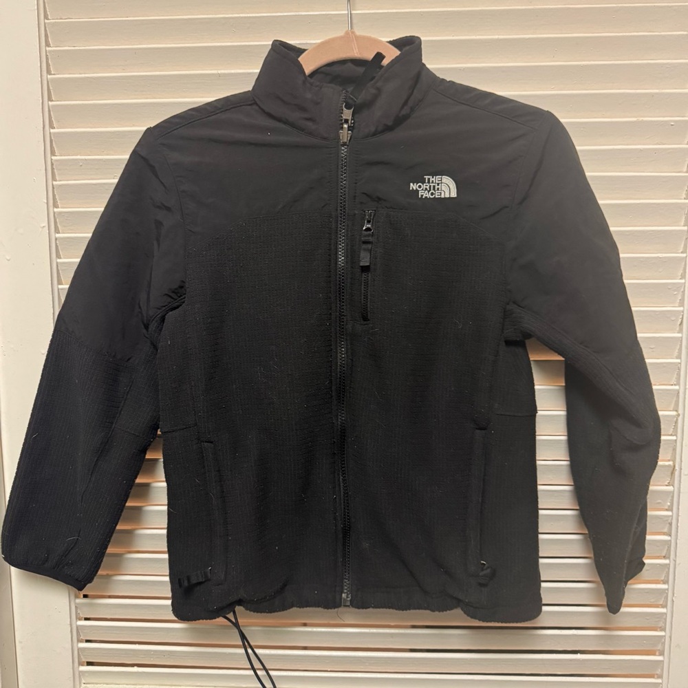 The North Face boys 10/12 Black Performance Jacket
